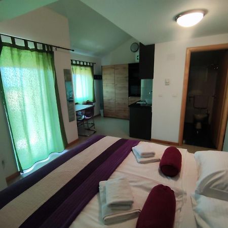 Panorama Sunset Apartments Крес Екстериор снимка