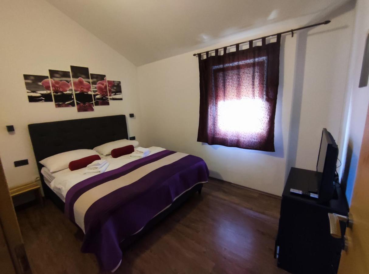 Panorama Sunset Apartments Крес Екстериор снимка