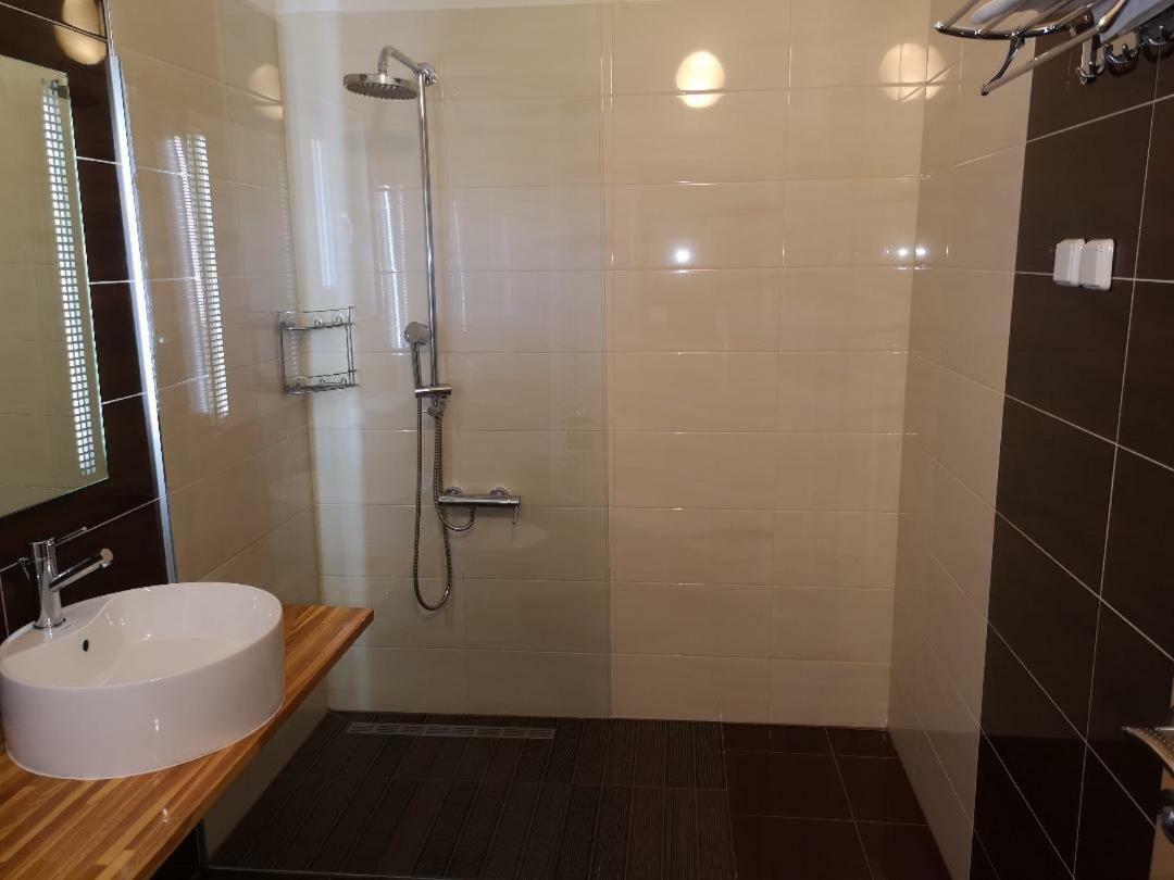 Panorama Sunset Apartments Крес Екстериор снимка